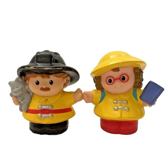 Fisher Price Little People Maggie in Raincoat and Fireman Saves Kitten - Picture 1 of 6
